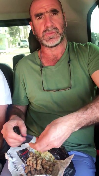 Quand Eric Cantona déguste du "guerté" made in Sénégal