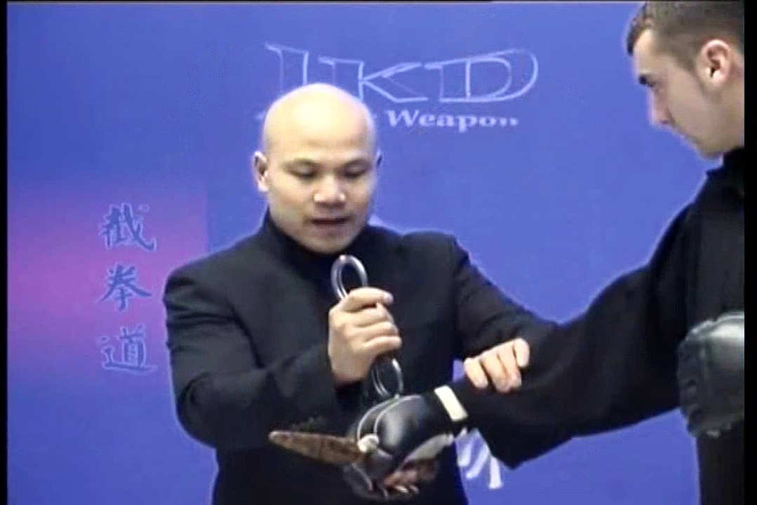 Jeet Kune Do with Michael Wong 3 - Lock and Hold 19