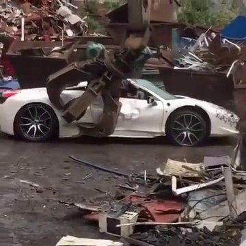 Une Ferrari finit en miettes à la casse alors qu'elle n'avait pas été volée