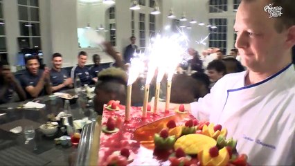 La celebración de Griezmann con su selección por su 27 cumpleaños