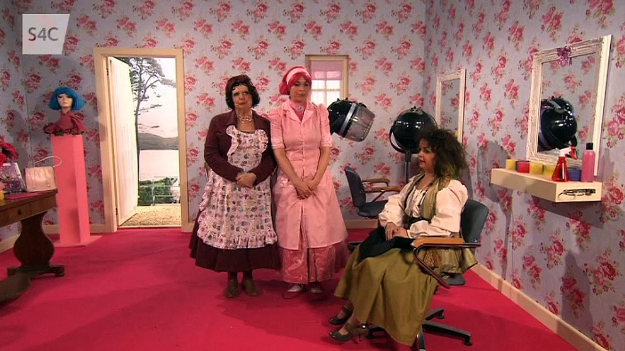 Llan-ar-goll-en.s01e01.Y Brwsh Gwallt Coll