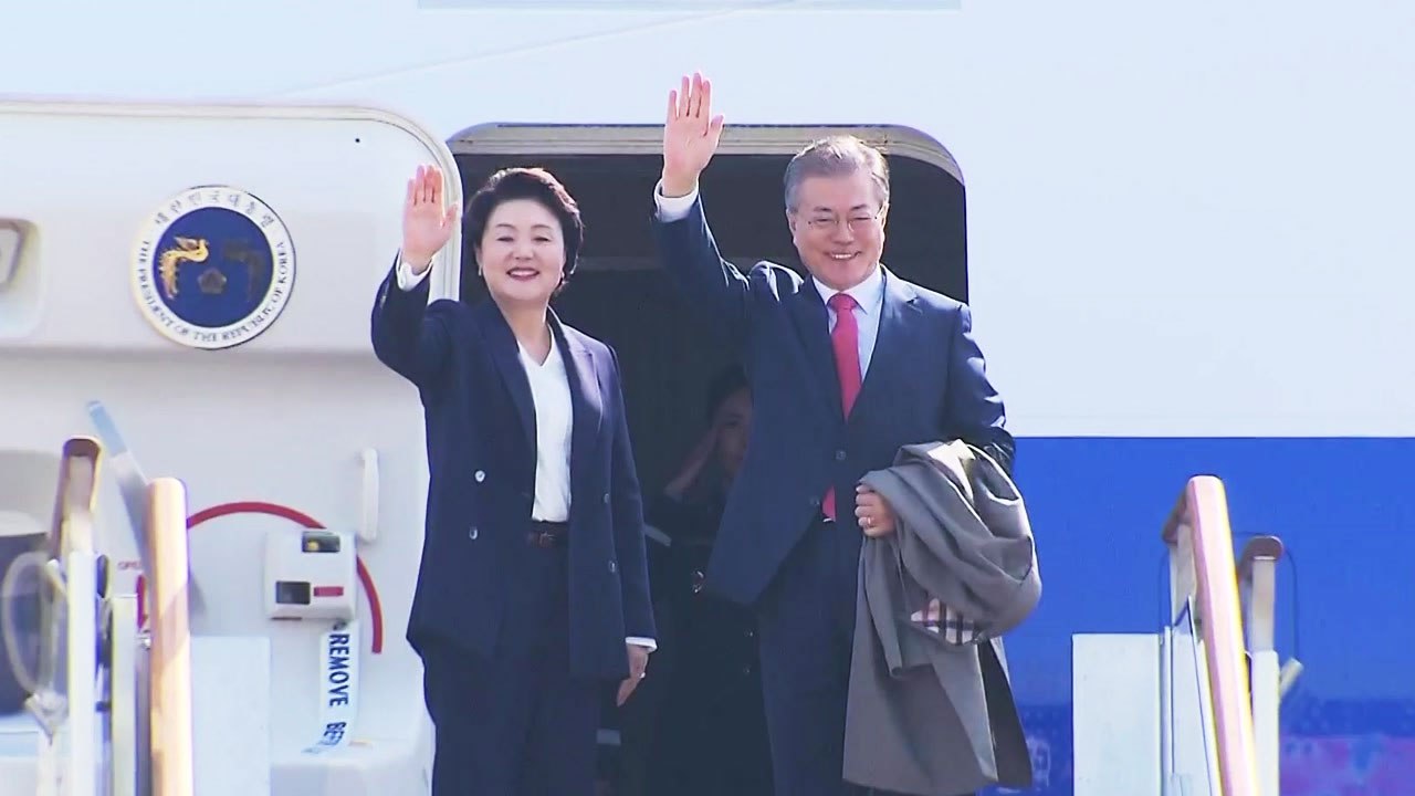 문재인 대통령, 베트남으로 출국...2박3일 국빈방문 이어 UAE행 / YTN