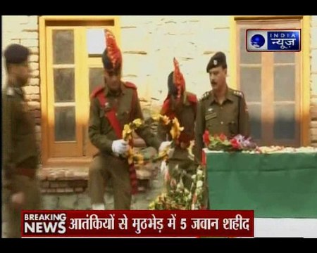जम्मू-कश्मीर के कुपवाड़ा में आतंकियों के साथ मुठभेड़ में शहीद पुलिसकर्मी दीपक थुसु को श्रद्धांजलि