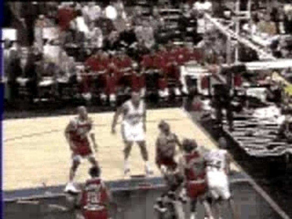 NBA BASKETBALL :Allen Iverson cross over on Michael Jordan