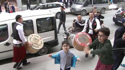 Down Sendromlu Genç Kız Telli Duvaklı Gelin Oldu