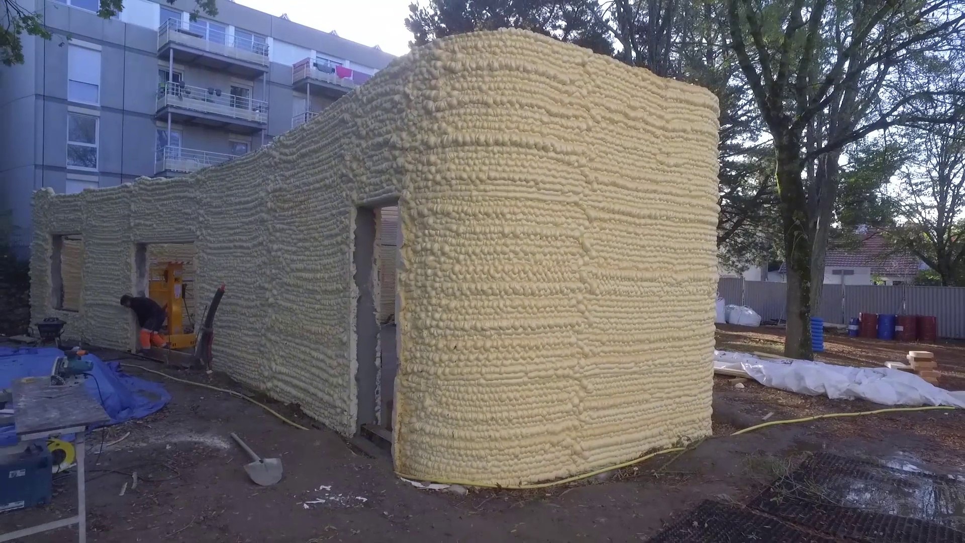 Домик из пены