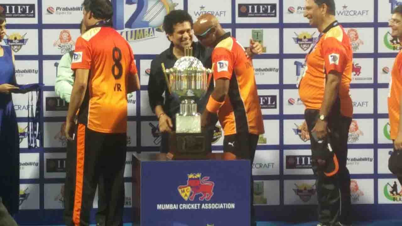 Vinod Kambli wanted to touch Sachin Tendulkar's feet but Master Blaster hugged his friend