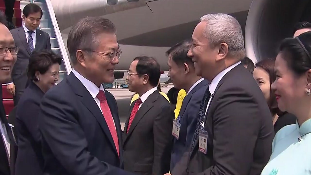 문 대통령, 베트남 하노이 도착...2박3일 국빈방문 돌입 / YTN