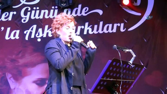 Sanatçı Zuhal Olcay, Cumhurbaşkanı Recep Tayyip Erdoğan'a hakaret ettiği iddiasıyla yargılandığı davada 10 ay hapis cezasına çarptırıldı.