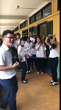 Hình ảnh quen thuộc của tuổi học trò: Bạn mang một cái đầu đất đi thi nhưng gặp giáo viên gác thi dễ tính be like!