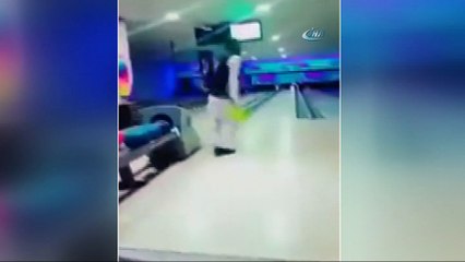 - Bovling Topunu Tavana Nişanladı