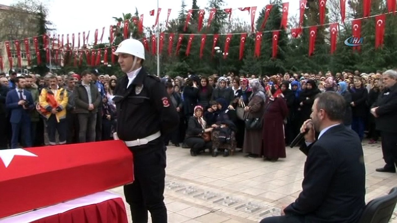 Şehit polis Çavdar için valilik önünde tören yapıldı