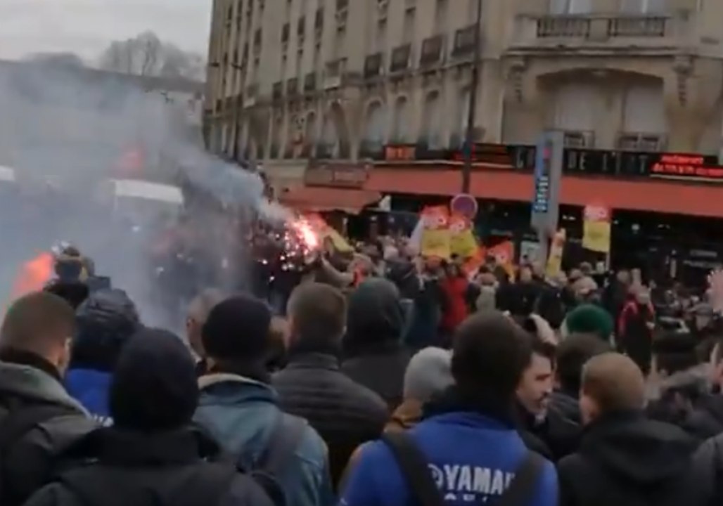 Clashes Between Police and Strike Supporters Reported in Paris