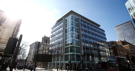 Facebook Verilerini Usulsüz Kullanan Cambridge Analytica'nın Önünde Şüpheli Paket Alarmı!