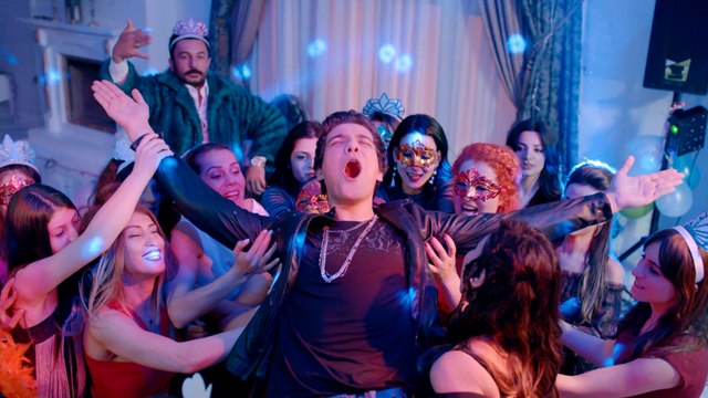 Yeni Gelin 42. Bölüm Genç Kızların Sevgilisi Ferhat