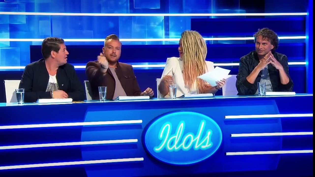 ''FamkeLouise'' Krijgt Enorme Ruzie met de Jury  - IDOLS 2018