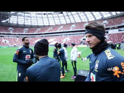 Mascote, palco da final e Gilberto Silva: o treino da Seleção Brasileira
