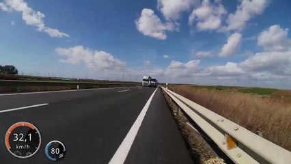 VÍDEO: este adelantamiento pone en peligro la vida de este ciclista