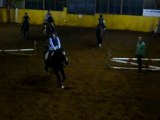 Premier cours de saut d'obstacles d'hiver