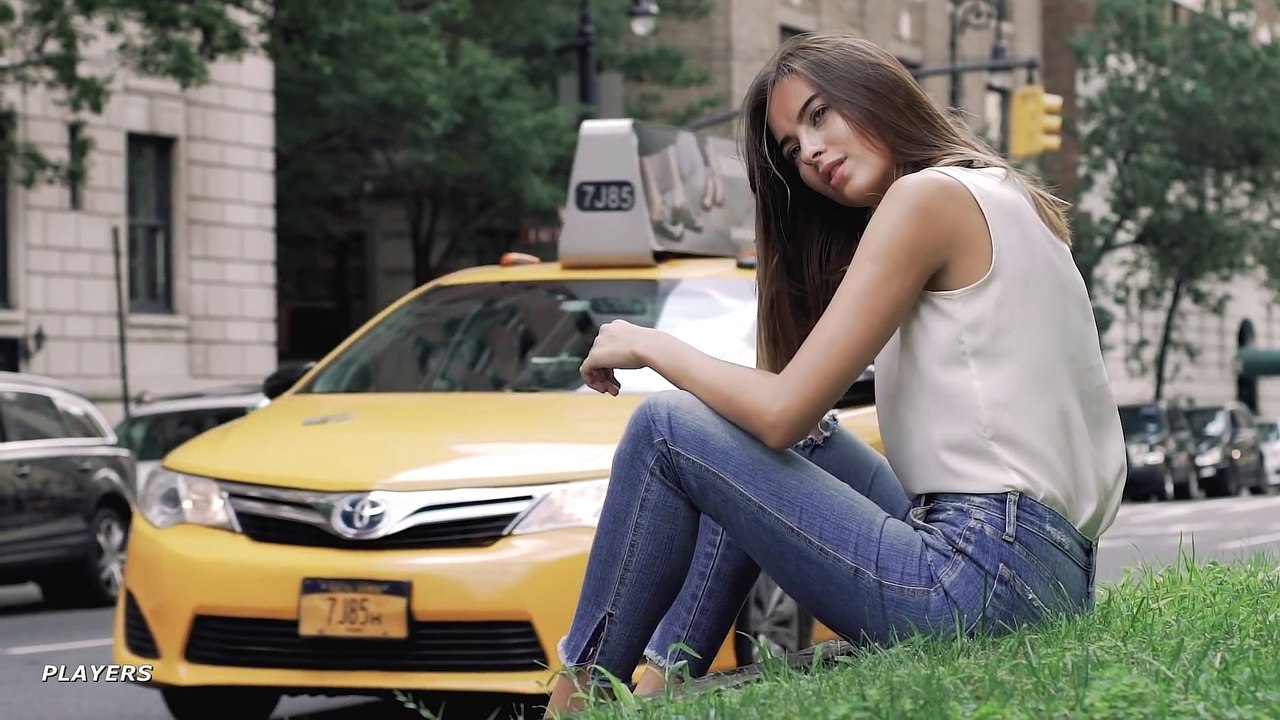 Alan Marvin - Memories (feat. Scarlett Quinn)