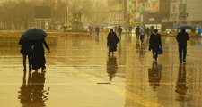 Meteoroloji Uyardı Tekrar Gelecek! İstanbul'a Çamur Yağdı, Arabalar Mahvoldu