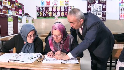 10 kızını okuttu şimdi kendisi okuma yazma öğreniyor - SİNOP