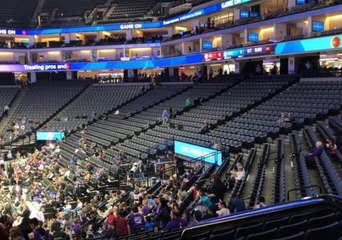 下载视频: Sparse Crowd for Kings Game as Stephon Clark Protesters Gather at  Golden 1 Center