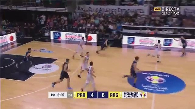 Un basketteur se prend un panier en pleine tête