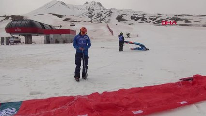 Kayseri Dünya Paraşütlü Kayak Kupası Erciyes'de Başladı