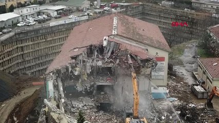 Uçurumun Kenarındaki Okul Binasının Yıkımına Başlandı 1