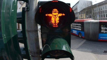 200. Doğum Gününde Doğduğu Kent Trier'de Karl Marx Figürlü Trafik Işıkları