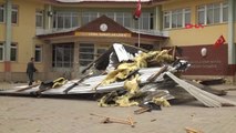 Bolu'da, Şiddetli Rüzgar Lisenin Çatısını Uçurdu