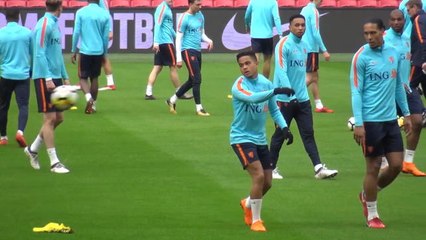 Kluivert expecting son Justin to reject Man United for Barcelona