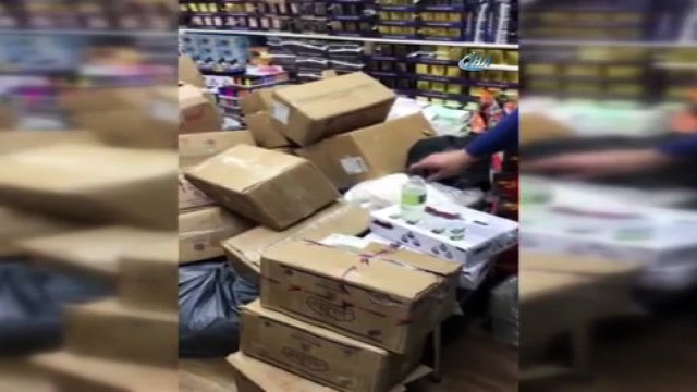 30 iş yerine polis baskını kamerada...1 milyon lira değerinde kaçak ürüne el konuldu