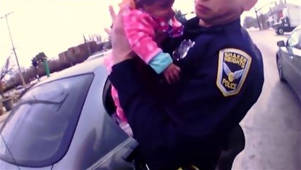 Fast erstickt: Polizisten retten zwei Monate altes Baby