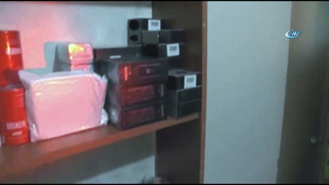 Elektronik sigara deposuna polis baskını kamerada