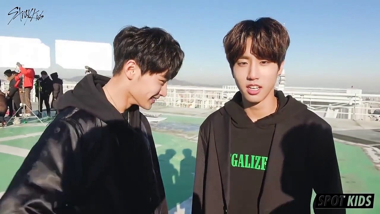 [SPOT KIDS  BLACK] Stray Kids pokonują chłód.