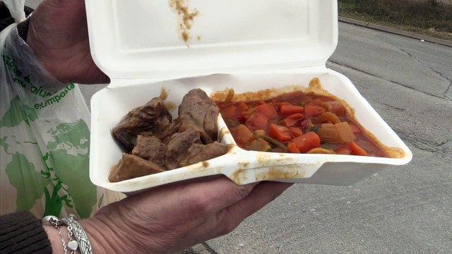 Calais: les migrants acceptent peu à peu les repas de l'Etat