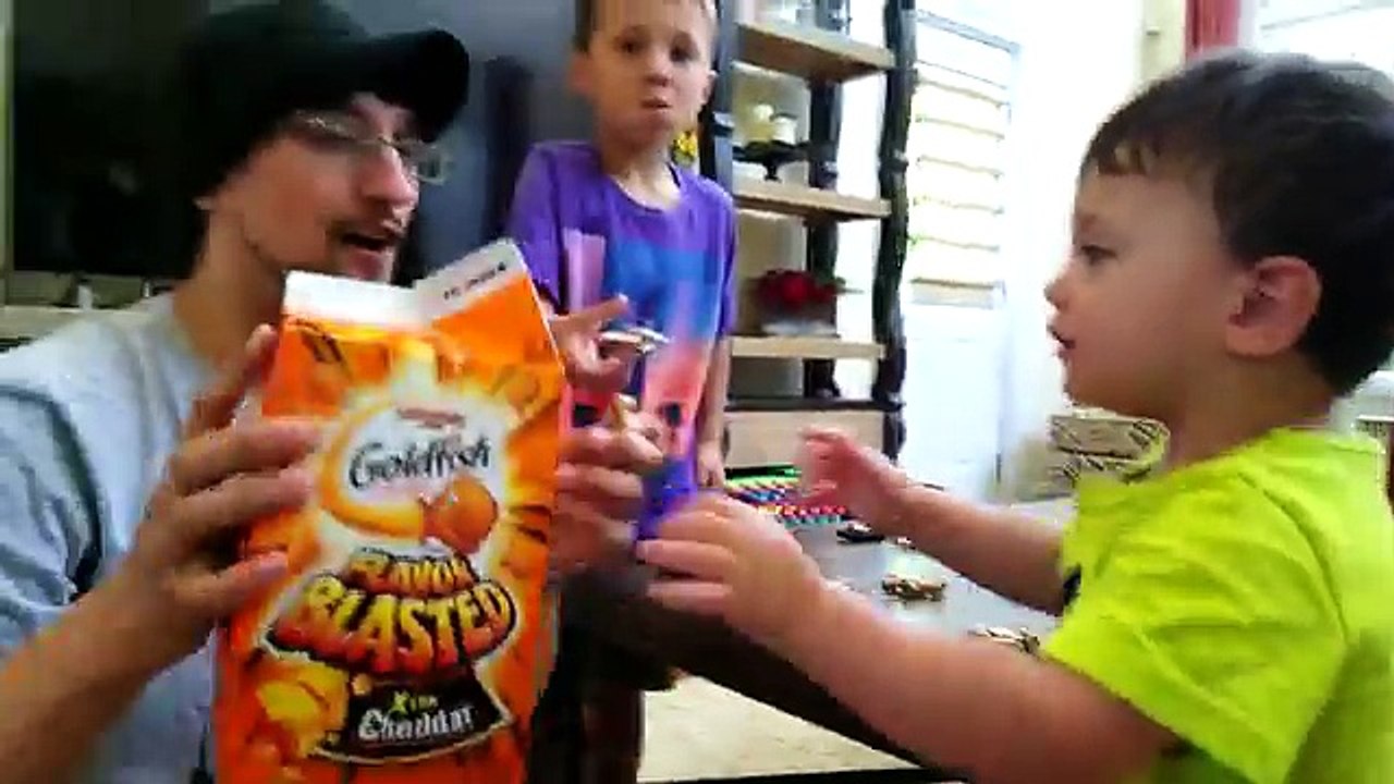 FIDGET SPINNER FOOTBALL GAME + TRICKS + FIDGET BEYBLADES + SPINNING TIMES + Goldfish + FUNnel Vision