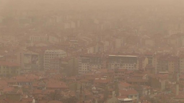 Türkiye'nin batısı tozla kaplandı