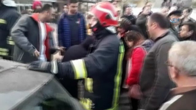 Otomobiller kafa kafaya çarpıştı: 1’i ağır 4 yaralı