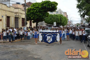 Alunos do Colégio Dom Moisés realizam campanha contra o cigarro