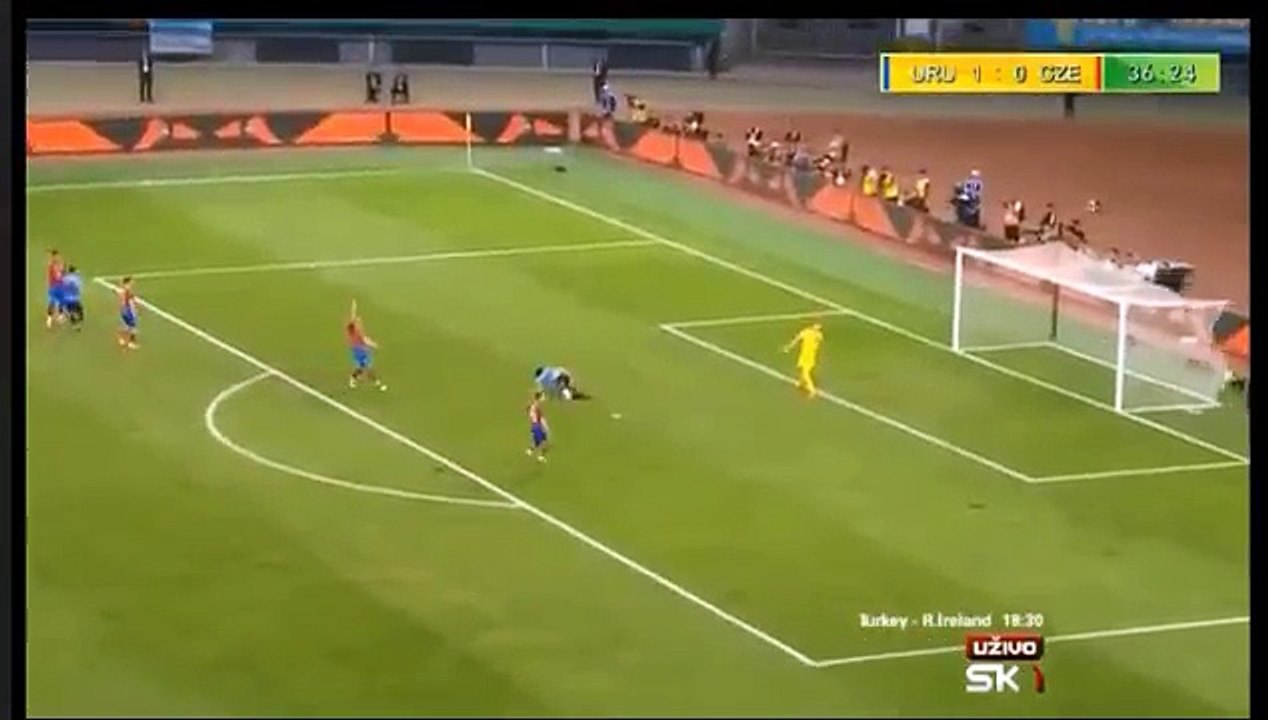 La superbe bicyclette de Cavani en amical pour l'Uruguay contre la République Tcheque