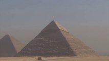 OVNI sobre pirámides de Egipto