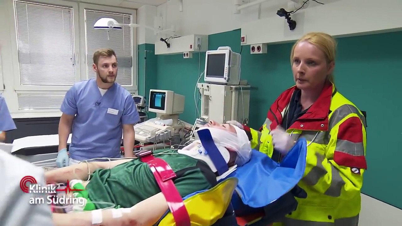 Fußball Hooligan geht lieber ins Stadion, als zur OP | Klinik am Südring | SAT.1 TV