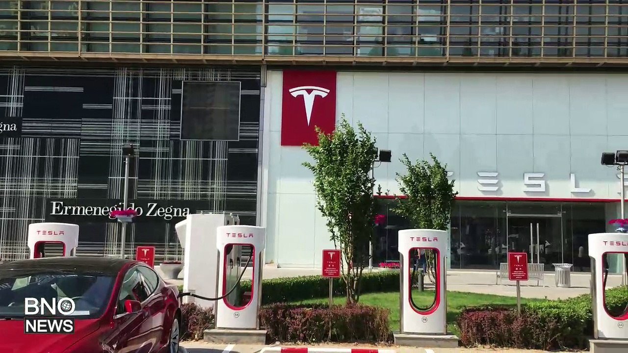 Elon Musk Deletes SpaceX and Tesla Facebook Pages