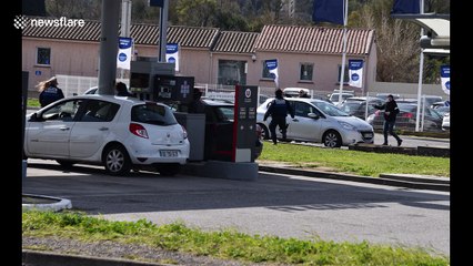 Photographer’s images capture police raid during hostage situation in France