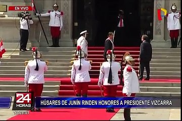 Presidente Vizcarra fue recibido por Guardia de Honor en Palacio de Gobierno