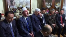 Başbakan Binali Yıldırım ve Genelkurmay Başkanı Hulusi Akar'dan şehit evine ziyaret
