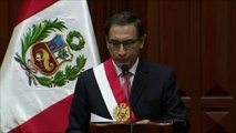 Vizcarra, juramentado, promete lucha contra corrupción en Perú